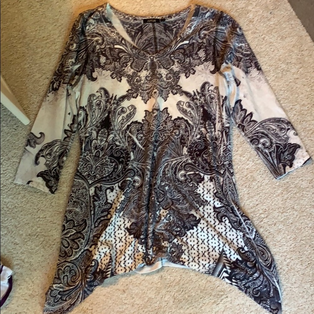 Women’s black and white, knit top. Size small.